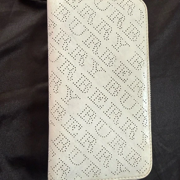 Burberry white Cream Leather Wallet - Picture 9 of 9